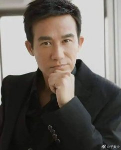 ​左千户李子雄被赶出门，入住30元一晚旧旅馆，小23岁娇妻罕见曝光