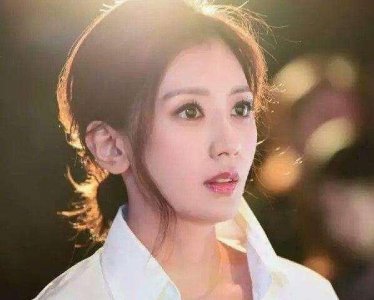 ​19岁拔掉父亲的呼吸机，花千万争夺女儿抚养权，40岁遇真爱生两女