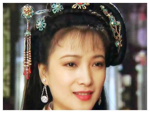 54岁何晴演遍四大名著，和二婚老公十分恩爱，素颜美过许晴