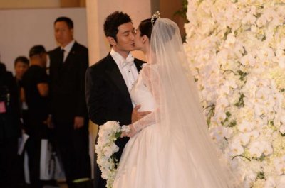​黄晓明和杨颖的结婚照原来这么狂野，一般人不敢这么拍