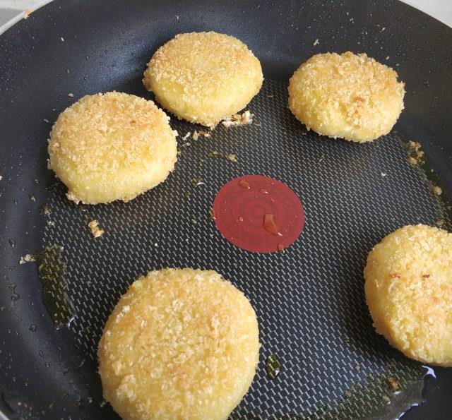 香蕉红薯饼，这次把芝士换成香蕉，口感更加香甜软糯，太好吃了