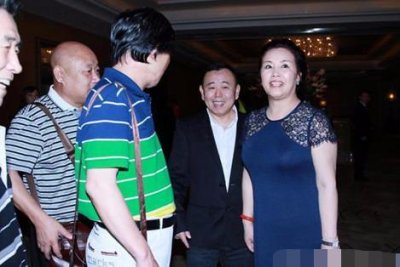 ​59岁的潘长江和老婆杨云近照，妻子杨云依然风韵犹存