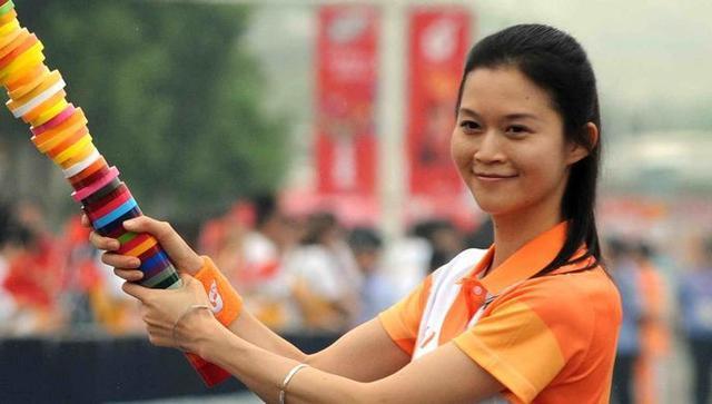 她是中国第一位实习女舰长——韦慧晓！