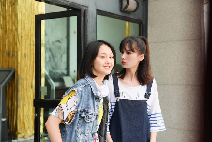 9年前她曾与郑爽一起出演《一起又看流星雨》，如今两人再度合作
