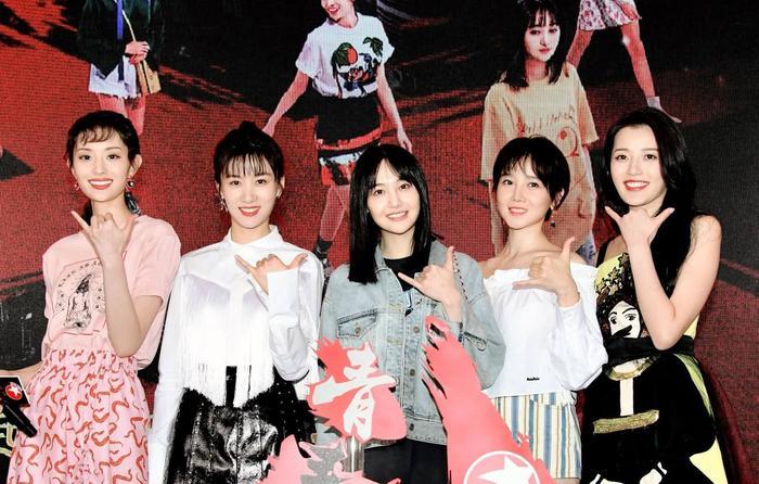 9年前她曾与郑爽一起出演《一起又看流星雨》，如今两人再度合作