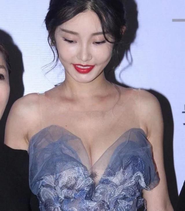 周润发女儿童菲近照，身着暴露引众人热议，网友：好想做发哥女婿