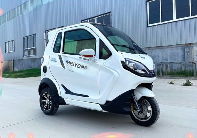 ​2款全封闭电动三轮车，舒适性好，最大续航260里，全国可上牌
