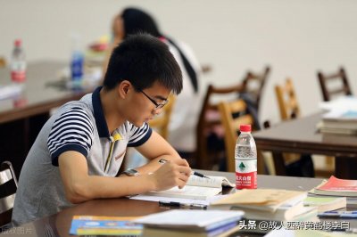 ​进工厂打工还是上大专，18岁的应届毕业生很迷茫，听听我怎么劝说