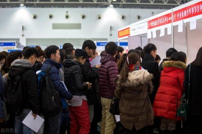 ​工资“新标准”实施！10月起，统一上调10%，3类人或将受益