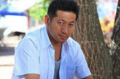​曾被赵本山力捧，出演《刘老根》二奎成名，离开赵本山后无人知