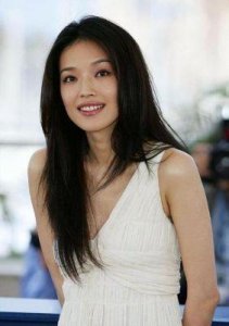 ​这5位女星风情万种，自信优雅深藏不露，纵然“布料少”亦难掩美感