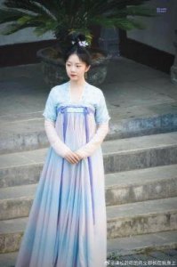 ​谭松韵新剧定档，携手实力派共演，《三人行》再现，疑似预热《以家》？