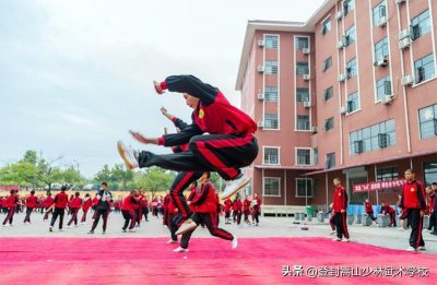 ​武校一年学费多少？