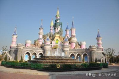 ​深圳华强集团投资兴建的方特欢乐世界，5A级景区