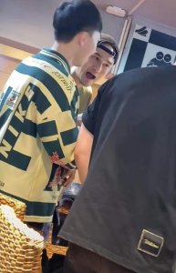 ​蒋劲夫近照憔悴邋遢，好牌打烂后，“暂退”娱乐圈，如今已是素人