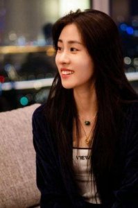 ​薛凯琪披黑色遮羞布展现妩媚身姿，成功抢占张碧晨舞台焦点