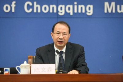 ​曾经的＂扶贫功臣＂变成了＂五毒书记＂,重庆市陈文森被“双开”。
