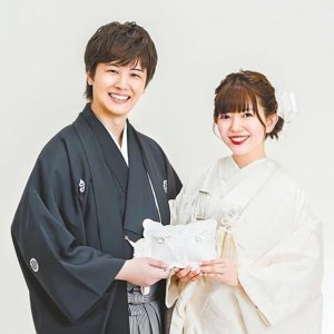 ​62岁山口百惠近照曝光，首度与儿媳妇同框，满面笑容优雅贵气
