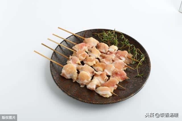 掌中宝是鸭掌还是鸡掌（掌中宝是什么肉图解）