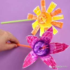​幼儿园亲子手工之母亲节：11款小班都能做的鲜花教程，献给妈妈