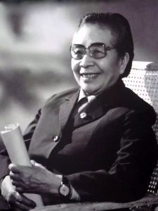 ​邓六金：长征路上的红军女战士，子女中出了国家副主席和三位少将