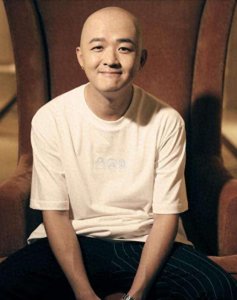 ​包贝尔：中俄混血的强大背景？“烂片之王”为何能成娱乐圈顶流？