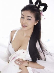​萨瑶瑶个人资料写真 被赞内地第一G奶舞模