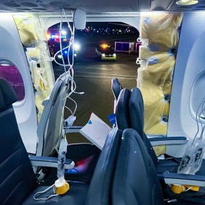 ​波音737Max又出事，舱板空中飞脱，险酿大祸，美国FAA已下令停飞