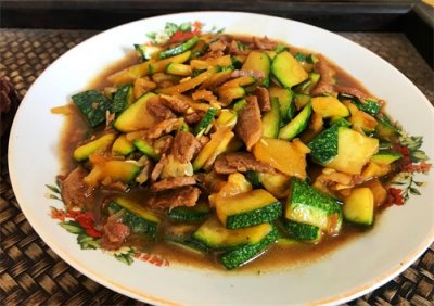 ​夏天这个瓜比黄瓜更营养，简单炒一炒，下酒又下饭，汤汁都不剩