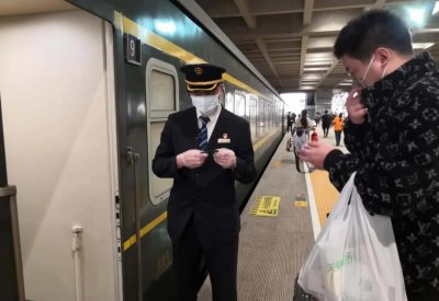 ​武汉“解封”后首趟返哈列车抵达哈尔滨西站