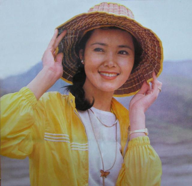 老电影红牡丹姜黎黎主演（旧影漂亮的红牡丹）(58)