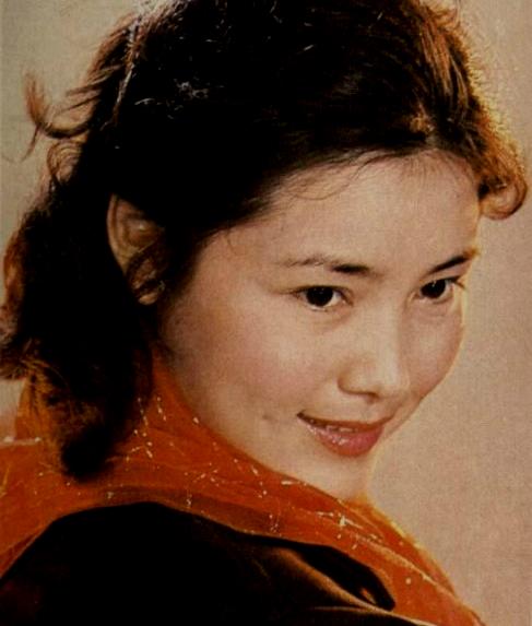 老电影红牡丹姜黎黎主演（旧影漂亮的红牡丹）(67)
