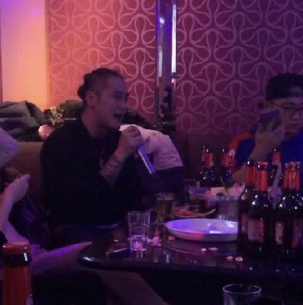 蒋劲夫酒吧做dj（蒋劲夫现身酒吧化身DJ）