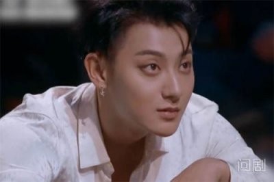​黄子韬害羞什么梗？这就是街舞菊麟太诱惑拿走韬韬毛巾