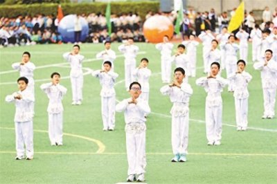 ​深圳市美中学校举办建校十五周年庆典暨第十五届体育健康节