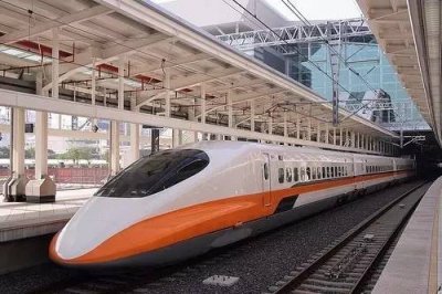 ​台湾高铁全景实拍，看看和大陆高铁谁更强？！