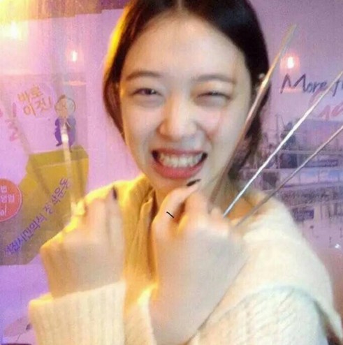 崔雪莉的ins图（韩国女星崔雪莉25岁为何自尽）
