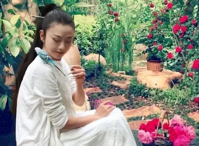 ​杨丽萍简历及个人资料简介（1995年，37岁杨丽萍嫁给45岁富豪，婚后，医生一