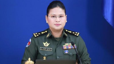 ​49岁“泰国小姐”被任命为发言人，对抗柬埔寨，“更漂亮”却也惹争议