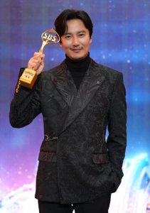 ​韩剧男主角演技排名（2022年韩剧演技大赏颁奖）