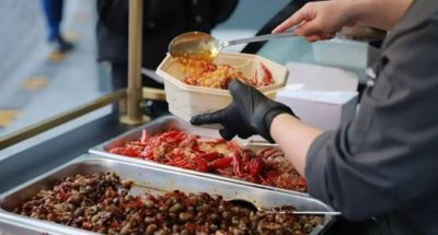​拼好饭带来的巨大单量，为千万小店“拼”出希望