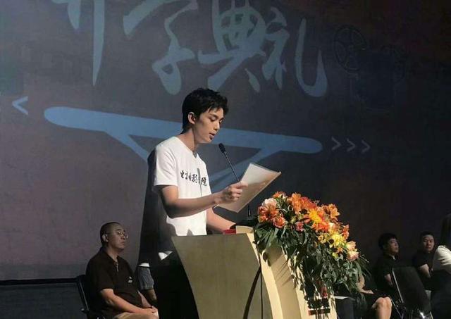 吴磊北京电影学院入学报到（吴磊第一入学北影）(14)