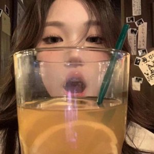 ​壁纸小馆：可爱的搞怪女生头像