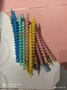 ​曾经火遍大街小巷的螺旋烫。十年一轮回，现在又流行回来。
