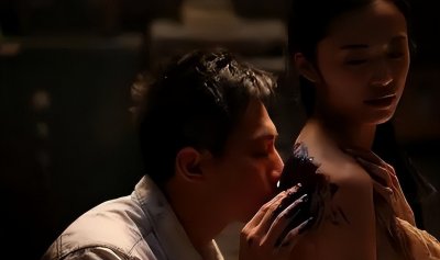 ​明星性丑闻再曝光：大胆出轨照片引发舆论哗然！