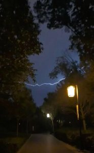 ​一场雷暴，400多人挤爆医院急诊科！雷雨天后要关窗