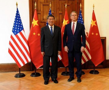 ​中美西班牙会谈前合影