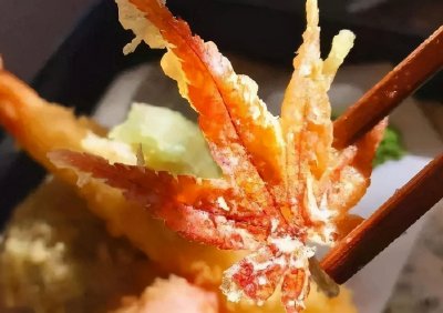 ​在中国喂猪的玉米棒子，当垃圾的枫叶和香蕉皮，到外国却成了美食