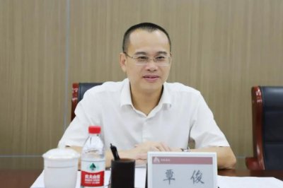 ​当选区长2个月被查，官方披露：覃俊跑官要官