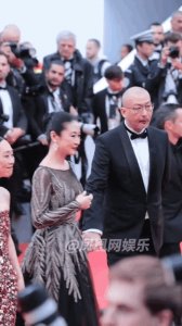 ​管虎红毯尴尬！秀恩爱被马伊琍评论刷屏！